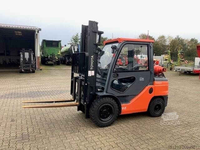Lauksaimniecības mašīna Toyota 02-8FGJF35