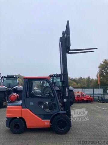 Lauksaimniecības mašīna Toyota 02-8FGJF35