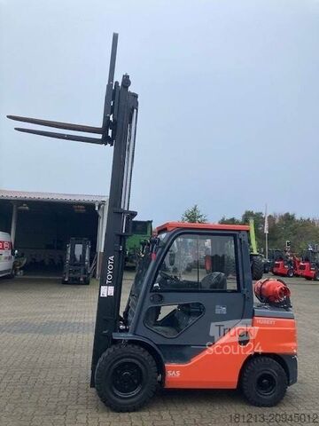 Lauksaimniecības mašīna Toyota 02-8FGJF35