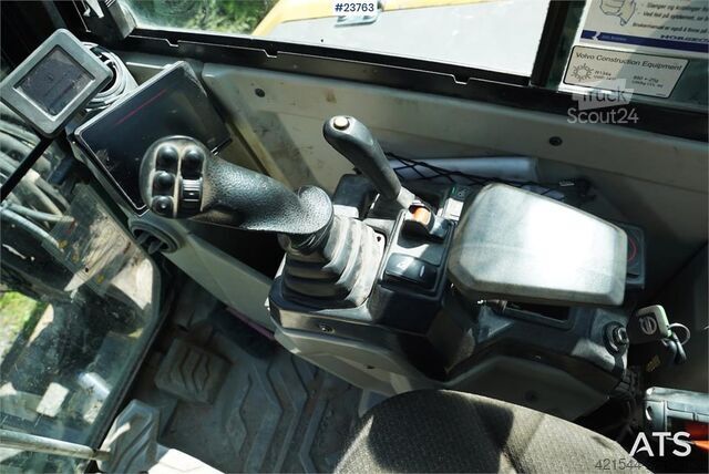 Mini ekskavatorius Volvo ECR58F with tilt and two buckets. Only 3,035 hours