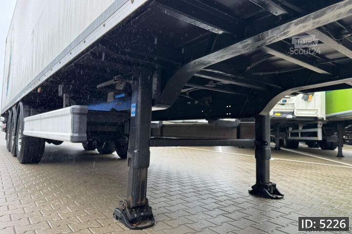 Kuffert Kässbohrer XS / Taillift / BPW