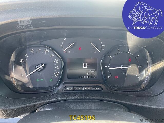 Slēgtais furgons Peugeot Expert