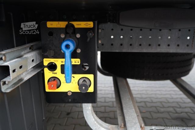 Rashladna poluprikolica SCHMITZ CARGOBULL REFRIGERATED / FLOWER / THERMO KING / SLX 300 /