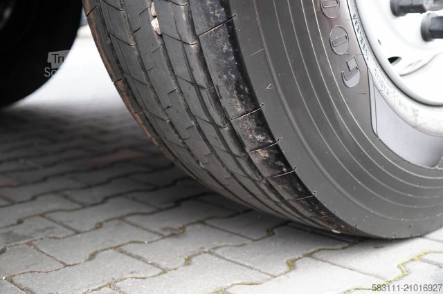 Rashladna poluprikolica SCHMITZ CARGOBULL REFRIGERATED / FLOWER / THERMO KING / SLX 300 /