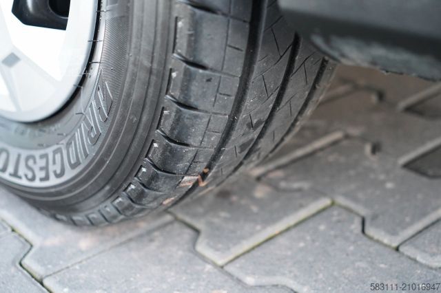 Minibus RENAULT TRAFIC III / BUS / 9 MIEJSC / PIERWSZY W?A?CICIE