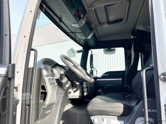 Vrachtwagen met bakwagen MAN TGL 12.220 4X2 BL TGL 12.220 4X2 BL mit Dhollandia LBW