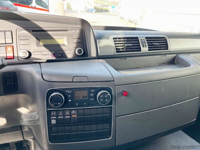 Vrachtwagen met bakwagen MAN TGL 12.220 4X2 BL TGL 12.220 4X2 BL mit Dhollandia LBW