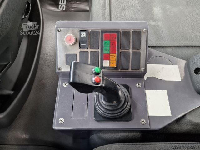 Φορτηγό εναλλασσόμενου αμαξώματος MERCEDES-BENZ KAMAG WBH 25 / Wiesel Umsetzer Sattelplatte