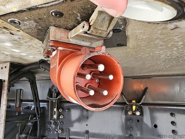 Transport réfrigéré/congélé SCANIA P250 LAMBERET FRIGO LIFT