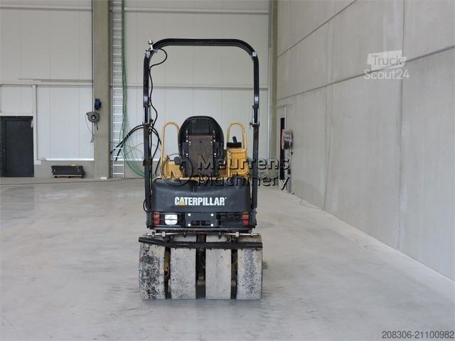 Одновальцовый каток CATERPILLAR CB225E