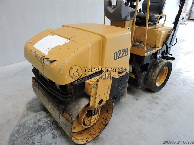 Одновальцовый каток CATERPILLAR CB225E