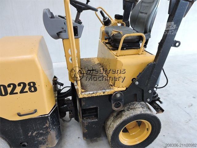 Одновальцовый каток CATERPILLAR CB225E