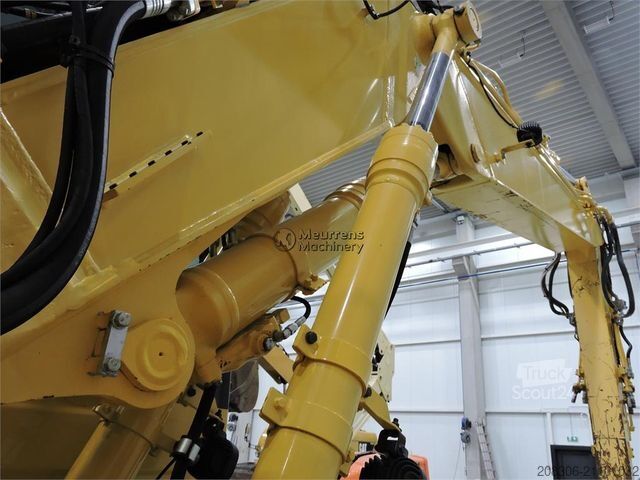 Mobile excavator KOMATSU PW148-10