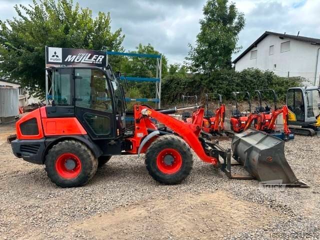 Chargeuse sur pneus KUBOTA R 085 Radlader 29.500 EUR