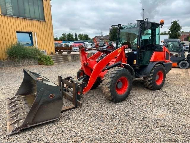 Chargeuse sur pneus KUBOTA R 085 Radlader 29.500 EUR