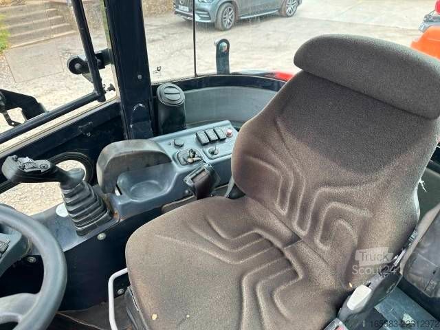 Chargeuse sur pneus KUBOTA R 085 Radlader 29.500 EUR