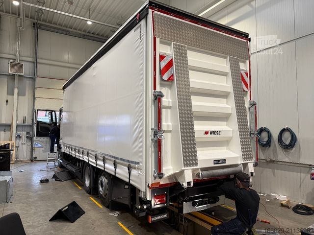 Bisarca MAN 26.440 6x2 mit Schwerlast-Ladebordwand Rampe