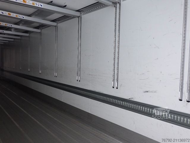 Reefer semitrailer SCHMITZ CARGOBULL SKO 24/L V7 Doppelst./Trennwand vorber./617 Std.