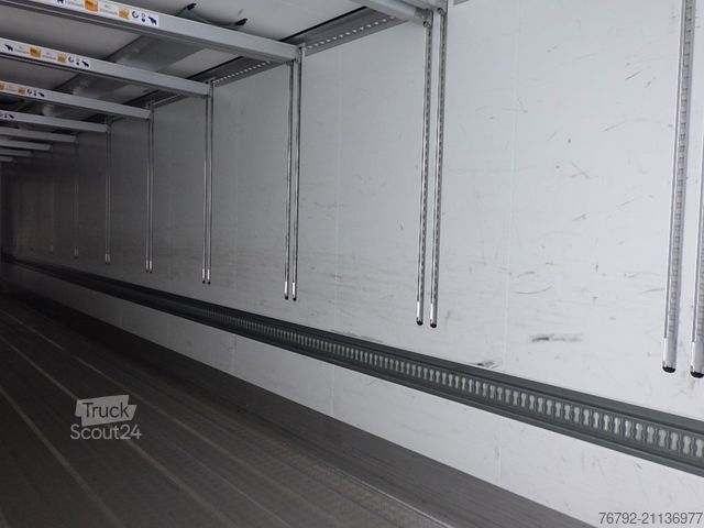Reefer semitrailer SCHMITZ CARGOBULL SKO 24/L V7 Doppelst./Trennwand vorber./617 Std.