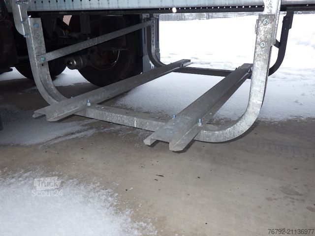 Reefer semitrailer SCHMITZ CARGOBULL SKO 24/L V7 Doppelst./Trennwand vorber./617 Std.