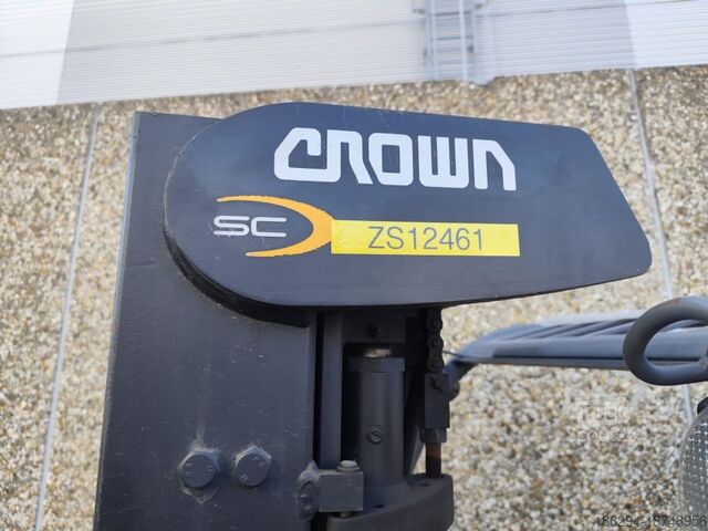 Фронтальний навантажувач вилковий Crown SC4240-1.8