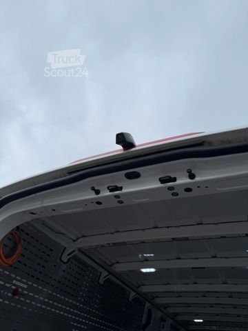 High top van VOLKSWAGEN Crafter Kasten 35 L3H2 LED PDC RFK NAVI