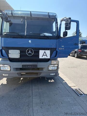 камион с платформа Mercedes-Benz Axor 1829