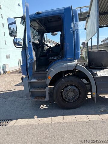 камион с платформа Mercedes-Benz Axor 1829