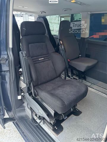 Minibuss VW Caravelle – 7 seats with wheelchair lift