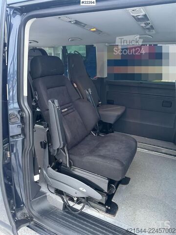 Minibuss VW Caravelle – 7 seats with wheelchair lift