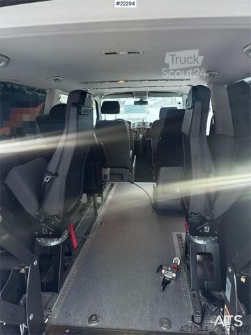 Minibuss VW Caravelle – 7 seats with wheelchair lift