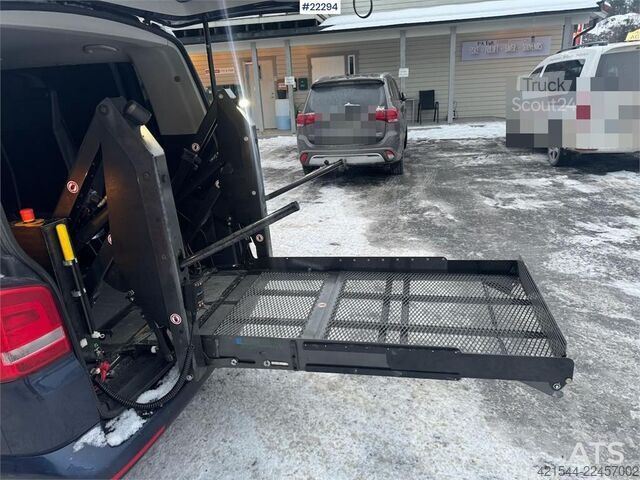 Minibuss VW Caravelle – 7 seats with wheelchair lift