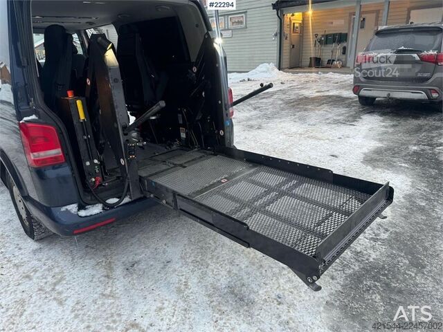 Minibuss VW Caravelle – 7 seats with wheelchair lift