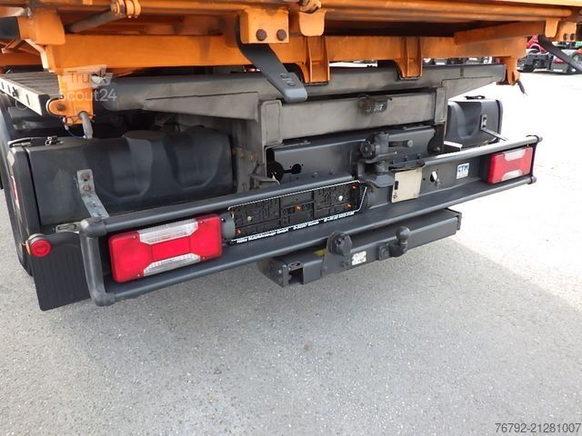 Furgón volquete trilateral IVECO 70 C 18 DoKa/Kipper/Palfinger Kran/Greifer/2xAHK