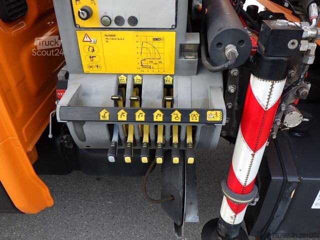 Furgón volquete trilateral IVECO 70 C 18 DoKa/Kipper/Palfinger Kran/Greifer/2xAHK
