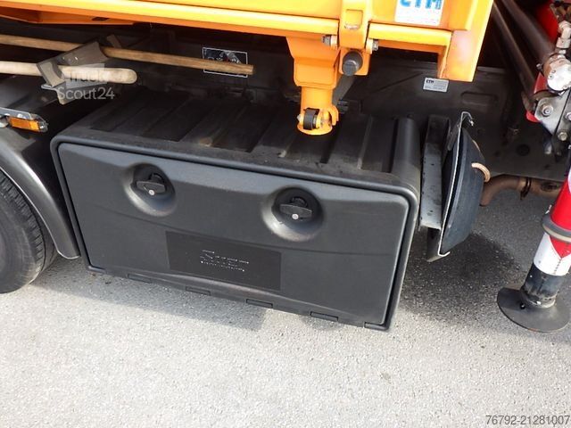 Furgón volquete trilateral IVECO 70 C 18 DoKa/Kipper/Palfinger Kran/Greifer/2xAHK