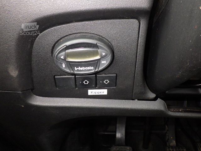 Furgón volquete trilateral IVECO 70 C 18 DoKa/Kipper/Palfinger Kran/Greifer/2xAHK