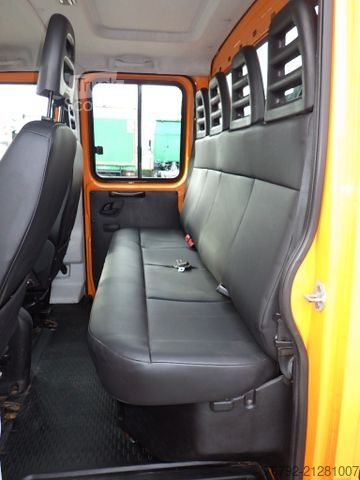 Furgón volquete trilateral IVECO 70 C 18 DoKa/Kipper/Palfinger Kran/Greifer/2xAHK