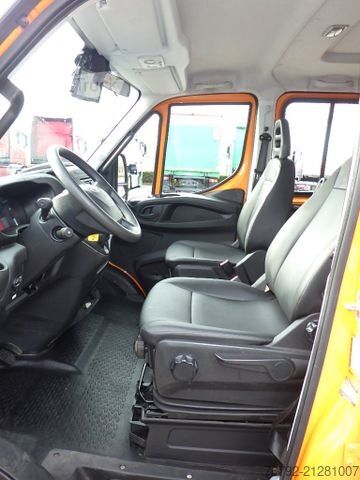 Furgón volquete trilateral IVECO 70 C 18 DoKa/Kipper/Palfinger Kran/Greifer/2xAHK