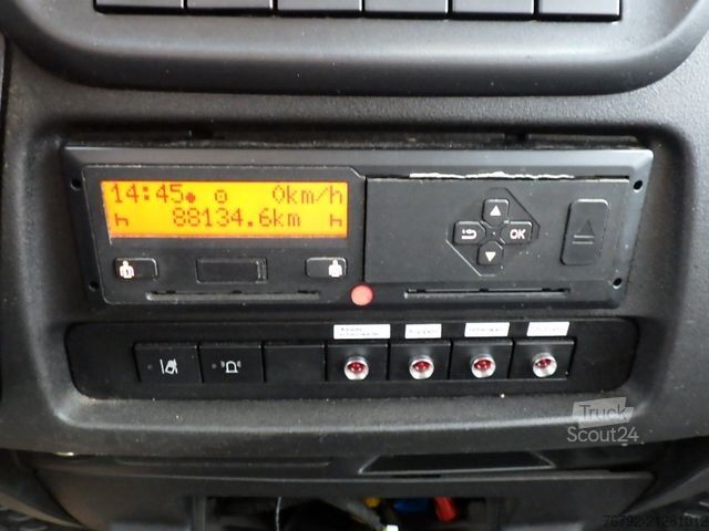 Furgón volquete IVECO 70 C 18 DoKa/Kipper/Palfinger Kran/Greifer/2xAHK