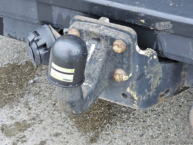 Kombi z wysokim dachem VOLKSWAGEN CRAFTER 2.0 TDI 140 AUT. L2H1