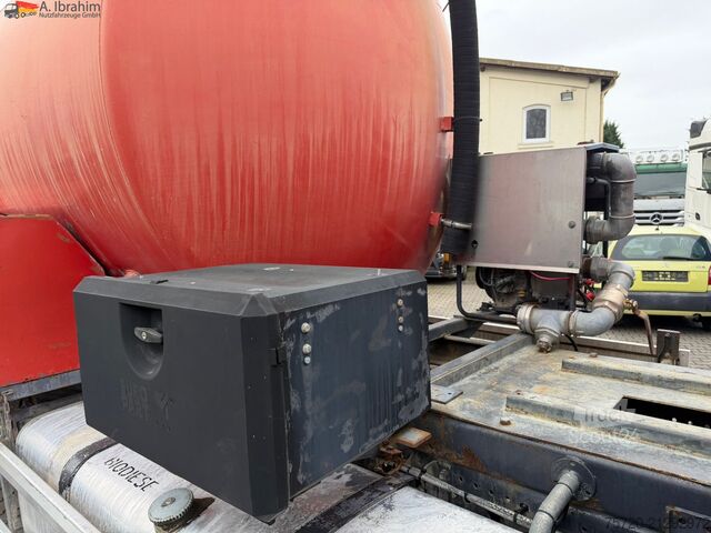 Užitkové vozidlo  19500 L mit Pumpe Mercedes Hilfsrahmen