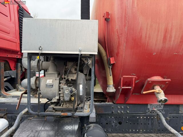 Užitkové vozidlo  19500 L mit Pumpe Mercedes Hilfsrahmen