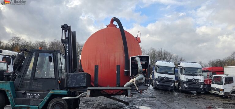 Užitkové vozidlo  19500 L mit Pumpe Mercedes Hilfsrahmen