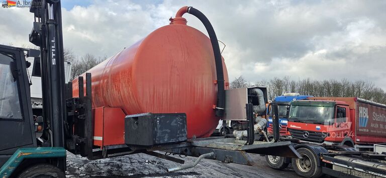 Užitkové vozidlo  19500 L mit Pumpe Mercedes Hilfsrahmen