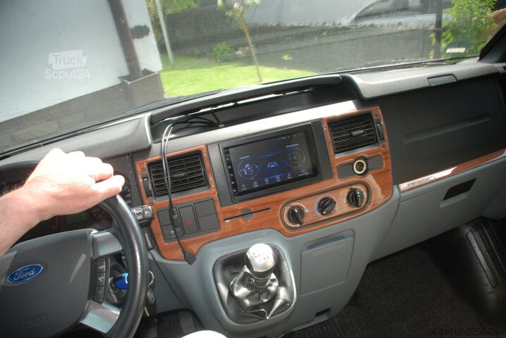 Pusiau integruotas kemperis Hymer HV 512