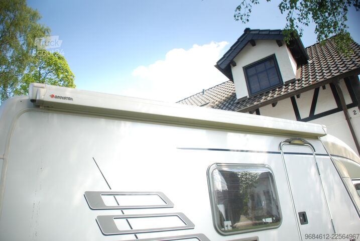 Pusiau integruotas kemperis Hymer HV 512