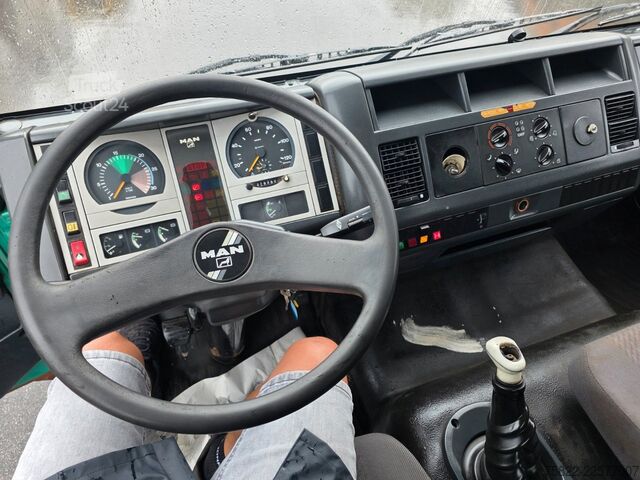 Billenőplatós furgon MAN 8.174 / E3 / Kipper Kran Greifer / 2X AHK