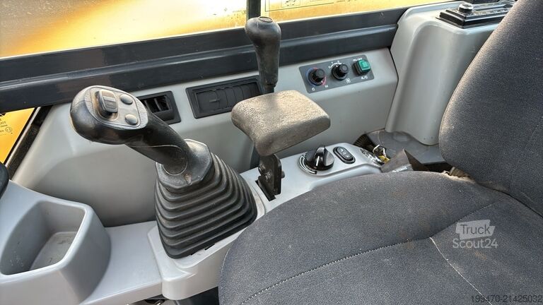 Миди-экскаватор 7т - 12т Komatsu PC80MR-5E0 with 3 excavator buckets