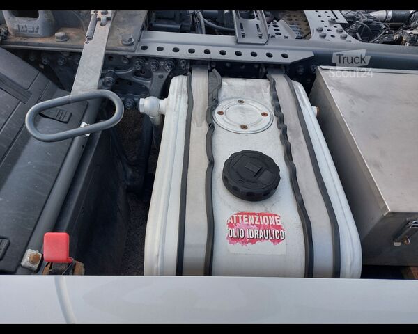 Štandardný ťahač MERCEDES-BENZ Actros L 18 4x2 - Actros L 1852 LS 4x2